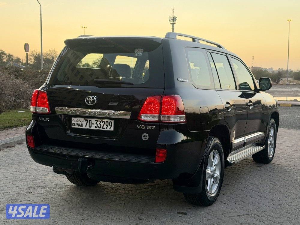 للبيع لاند كروزر موديل ٢٠١١ عداد ١٨١5