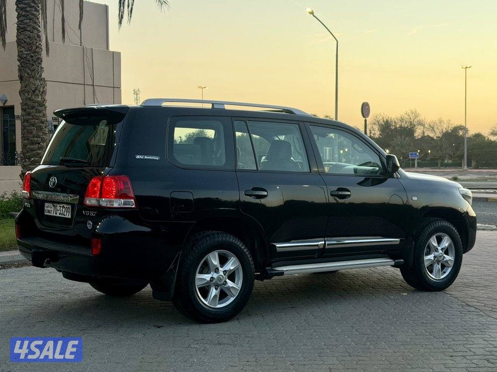 للبيع لاند كروزر موديل ٢٠١١ عداد ١٨١7