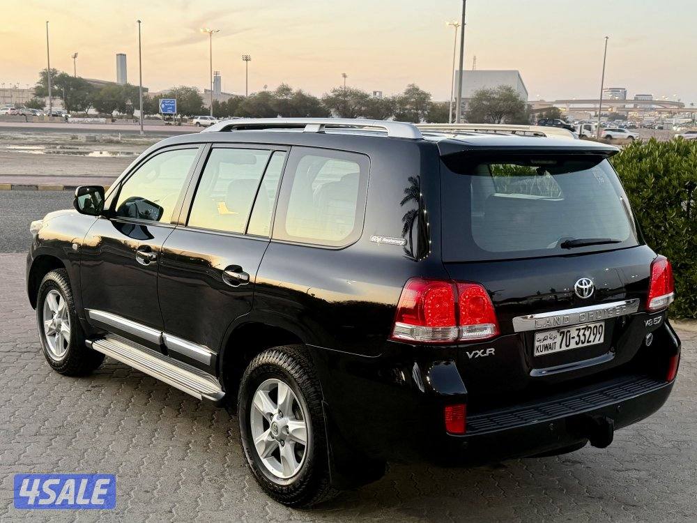 للبيع لاند كروزر موديل ٢٠١١ عداد ١٨١8