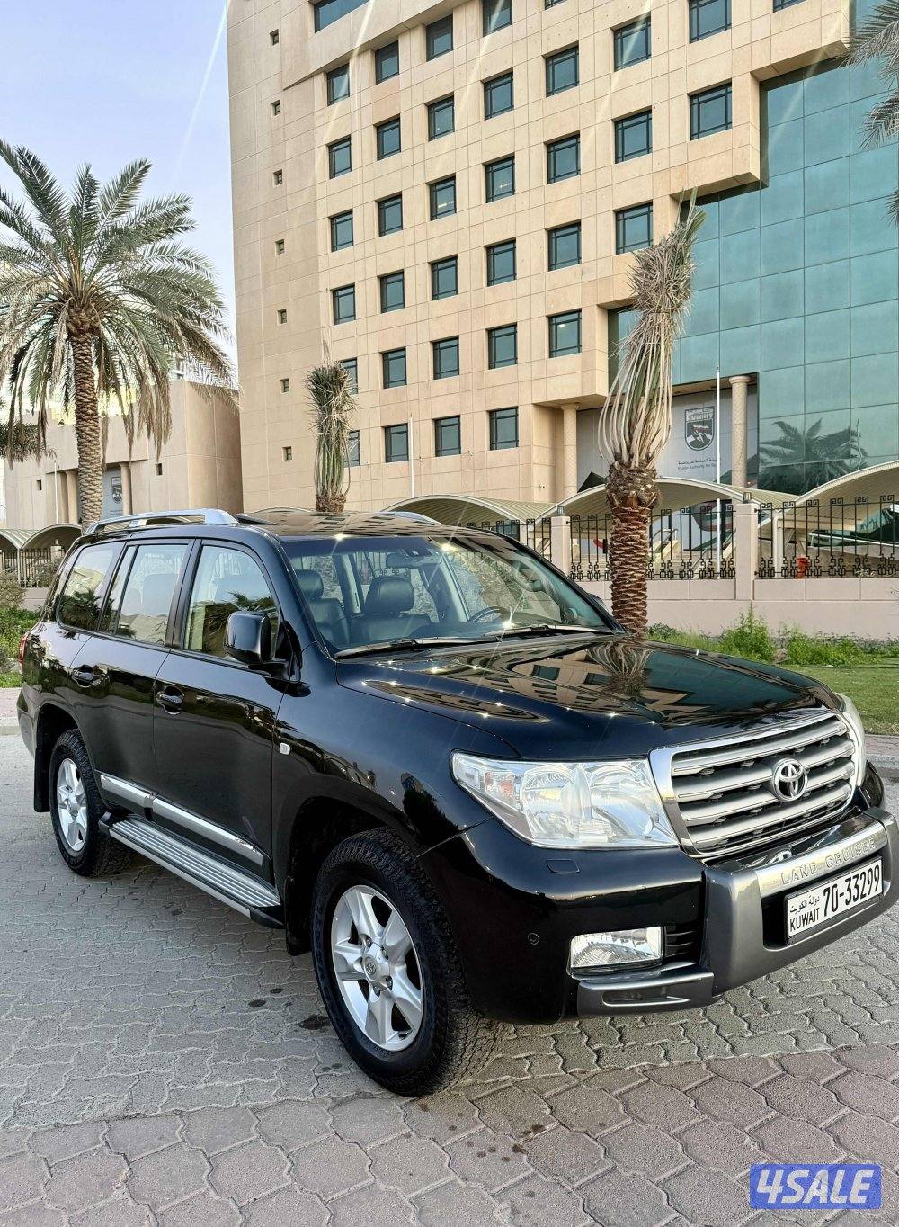 للبيع لاند كروزر موديل ٢٠١١ عداد ١٨١9