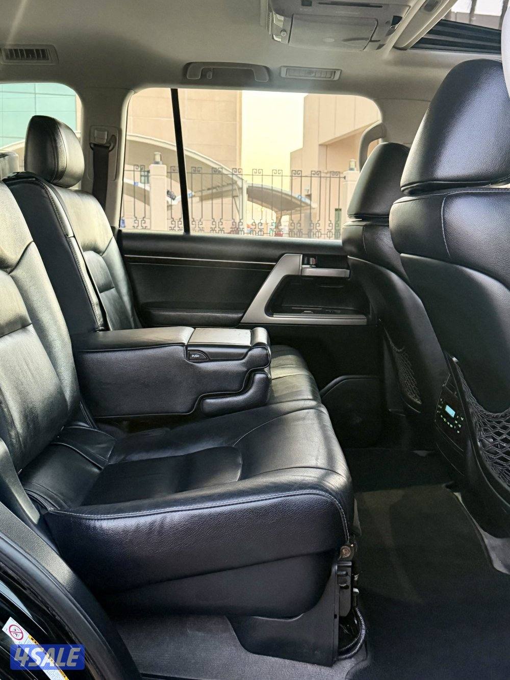 للبيع لاند كروزر موديل ٢٠١١ عداد ١٨١14