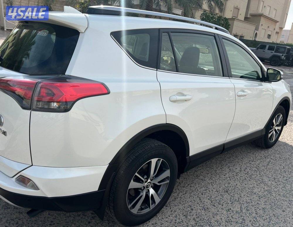 تويوتا راف 4 موديل 2017 وارد الساير عداد 127 الف كلم3