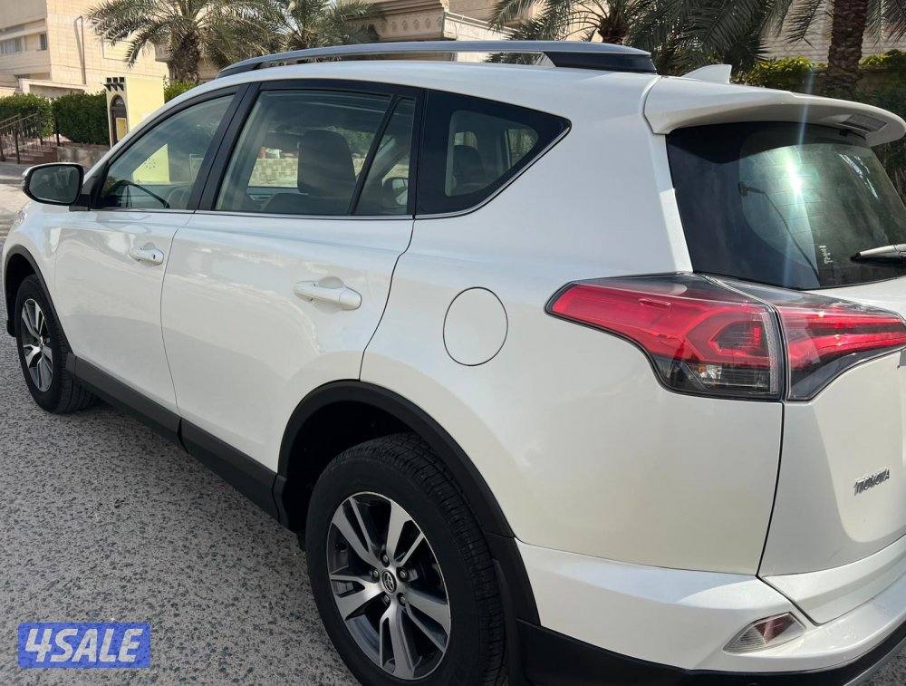 تويوتا راف 4 موديل 2017 وارد الساير عداد 127 الف كلم4