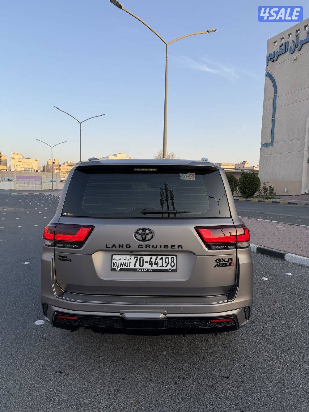 للبيع لاند كروزر 2023 ايرو اس تون تيربو الفل4