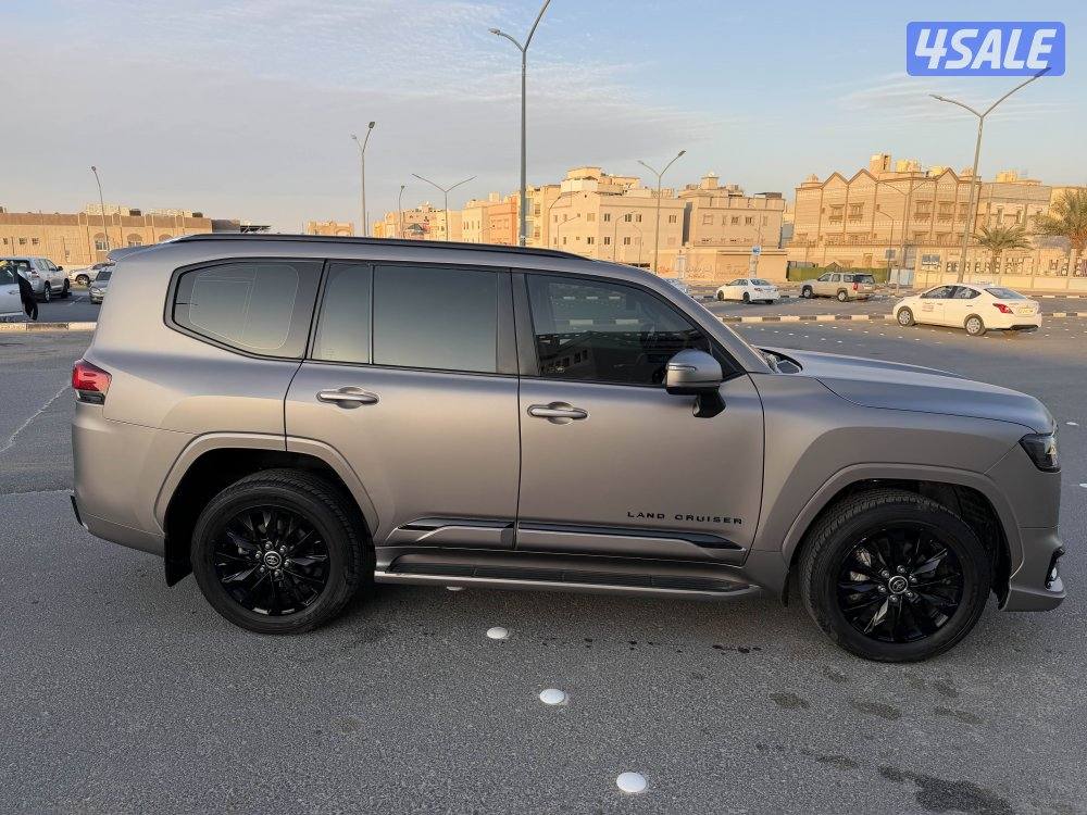 للبيع لاند كروزر 2023 ايرو اس تون تيربو الفل7
