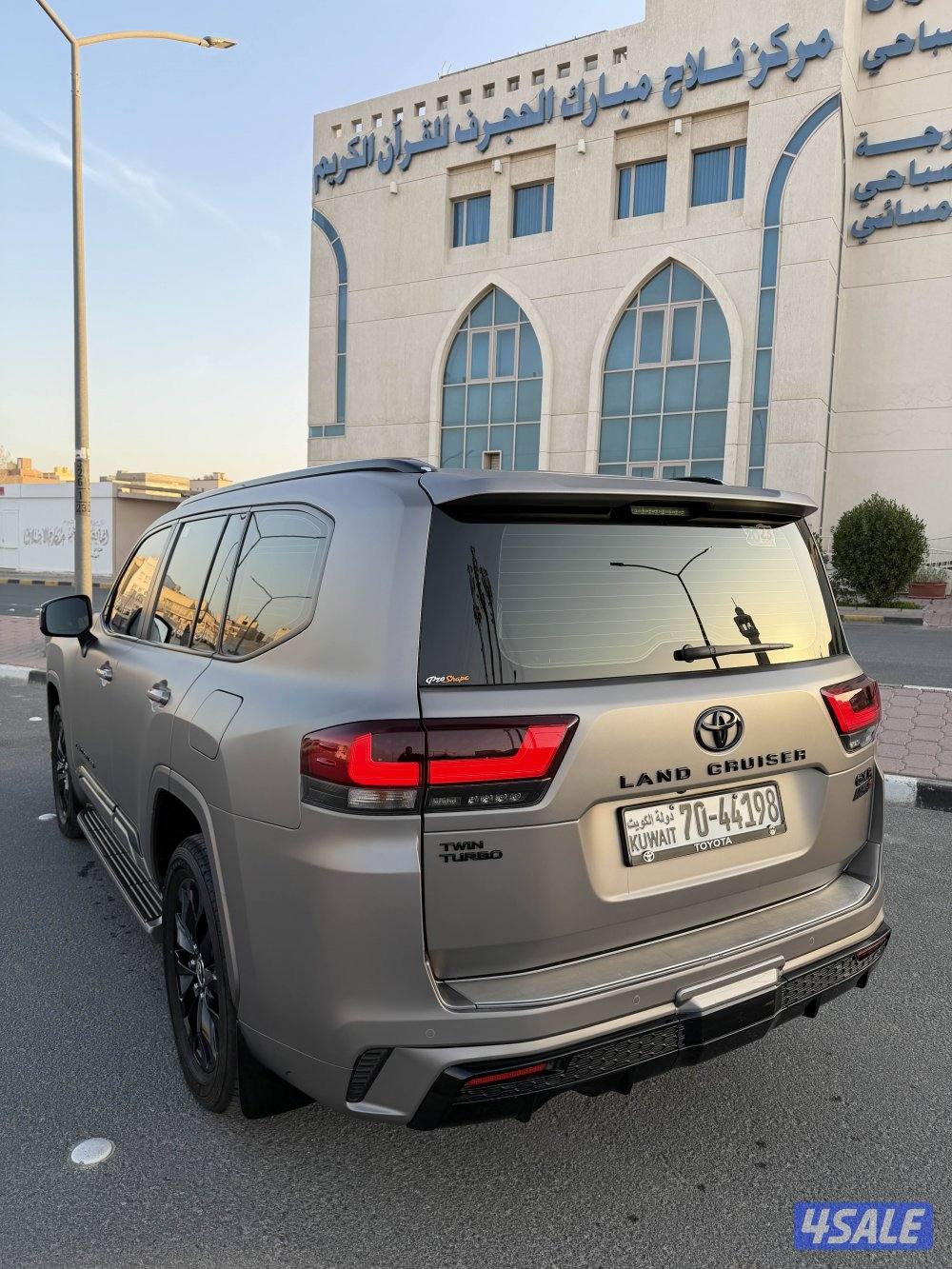 للبيع لاند كروزر 2023 ايرو اس تون تيربو الفل8