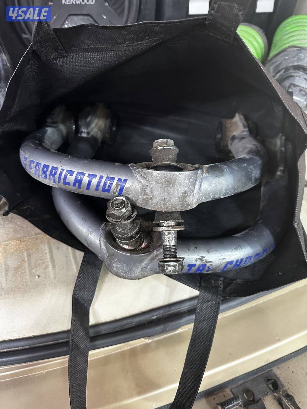 للبيع اغرض بعضها تركب على جميع السيارات و بعضها للباترول7