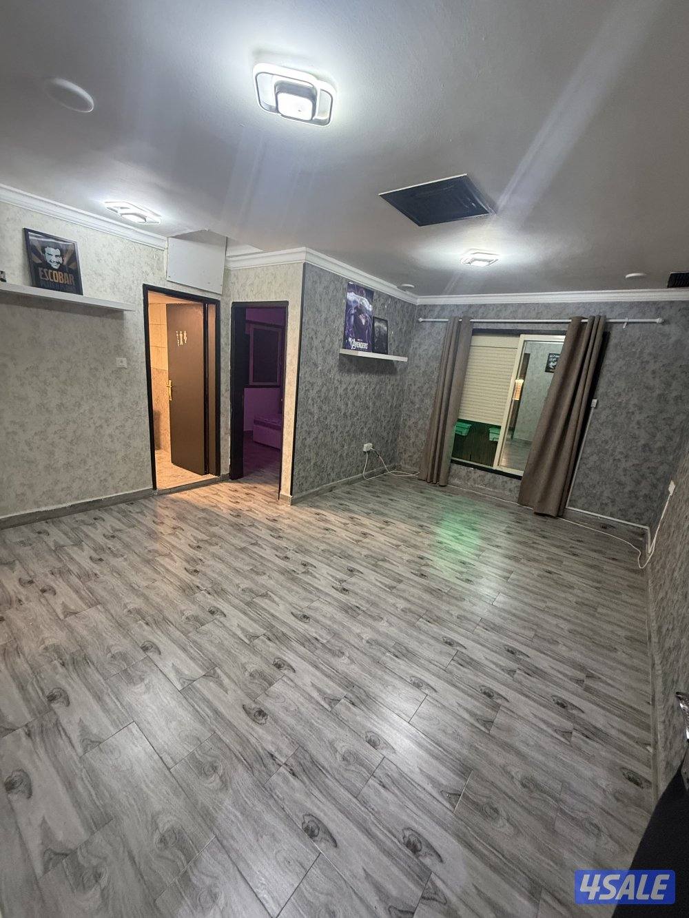 يوجد لدينا شقق الايجار غرفه وصاله ومطبخ وحمام تشطيب سوبر لوكس يوجد 🚙🚘0