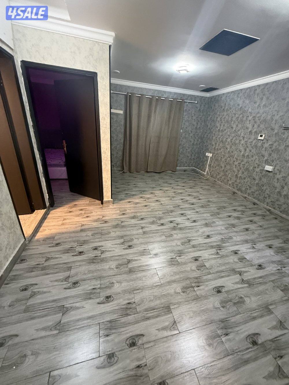 يوجد لدينا شقق الايجار غرفه وصاله ومطبخ وحمام تشطيب سوبر لوكس يوجد 🚙🚘1