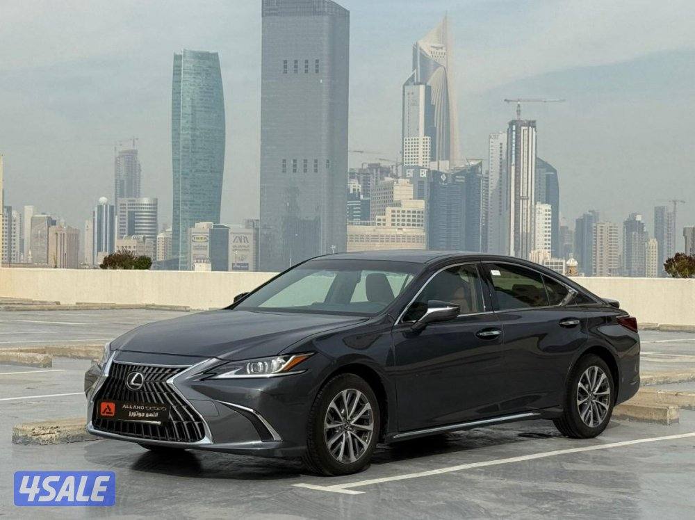 لكزسES250 موديل2023 عداد13الف وارد الساير سيرفس منتظم1