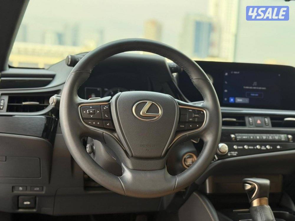 لكزسES250 موديل2023 عداد13الف وارد الساير سيرفس منتظم6
