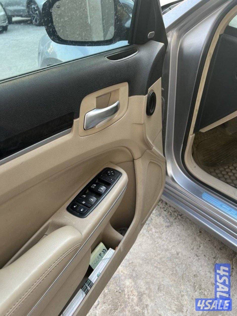 كرايزلر ثمانية سلندر 2013 للبيع بحالة نظيفة جدا2