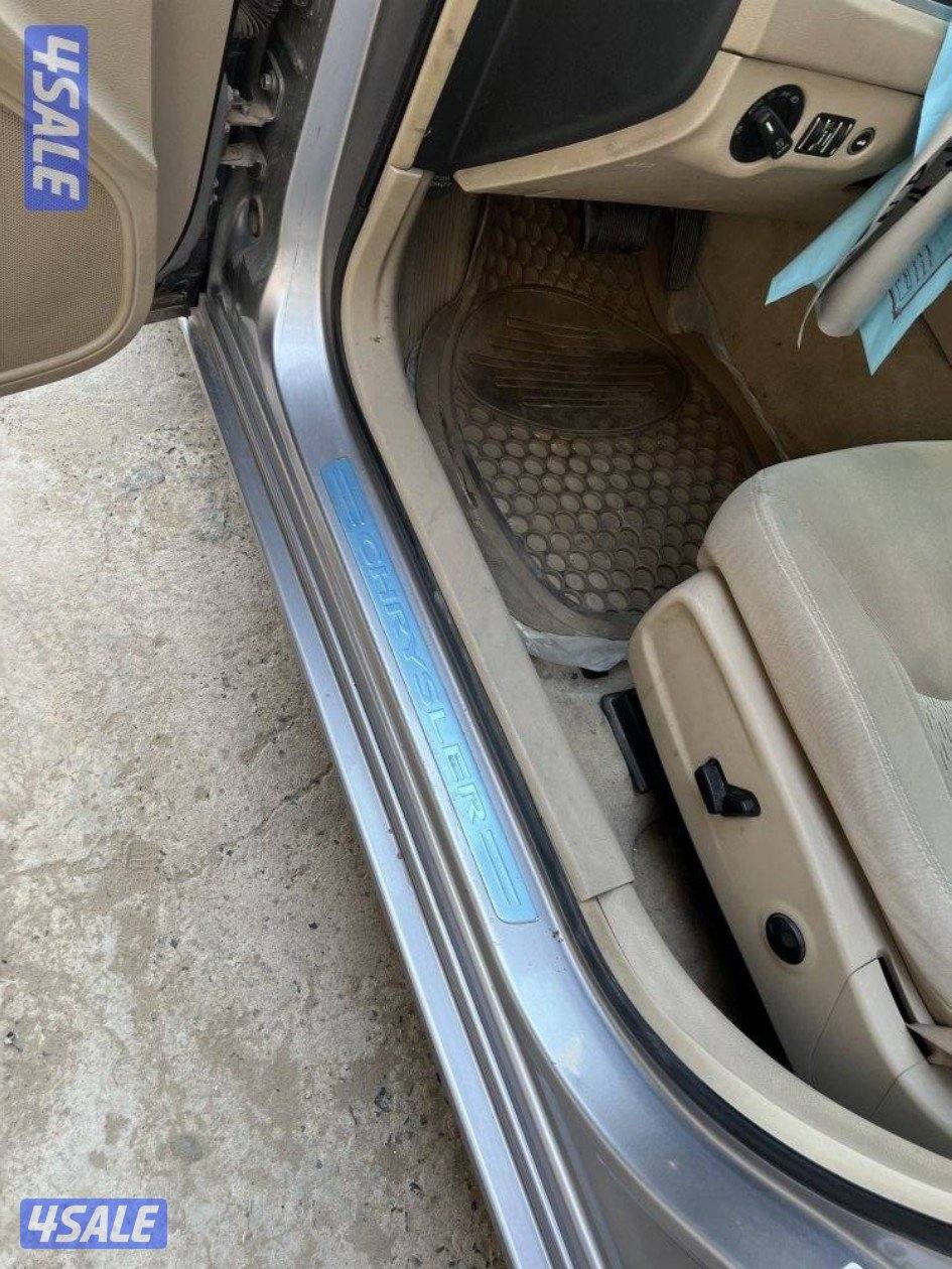 كرايزلر ثمانية سلندر 2013 للبيع بحالة نظيفة جدا3