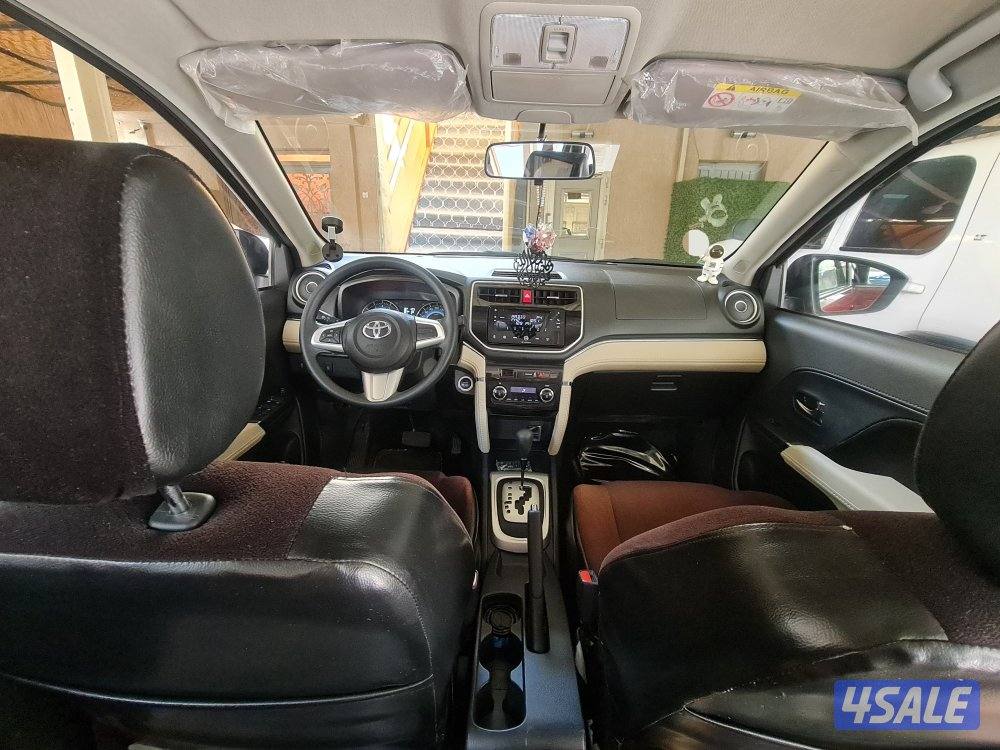 سيارة تويوتا رش 2023 احمر غامق بحالة ممتازة2