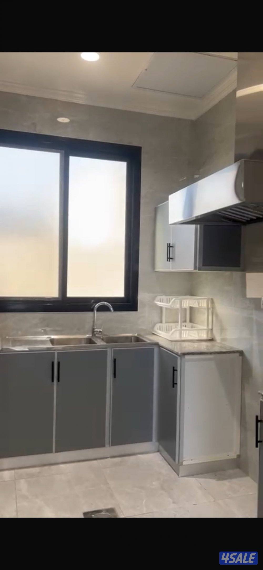 موقع مميز شقة سطح كبير0