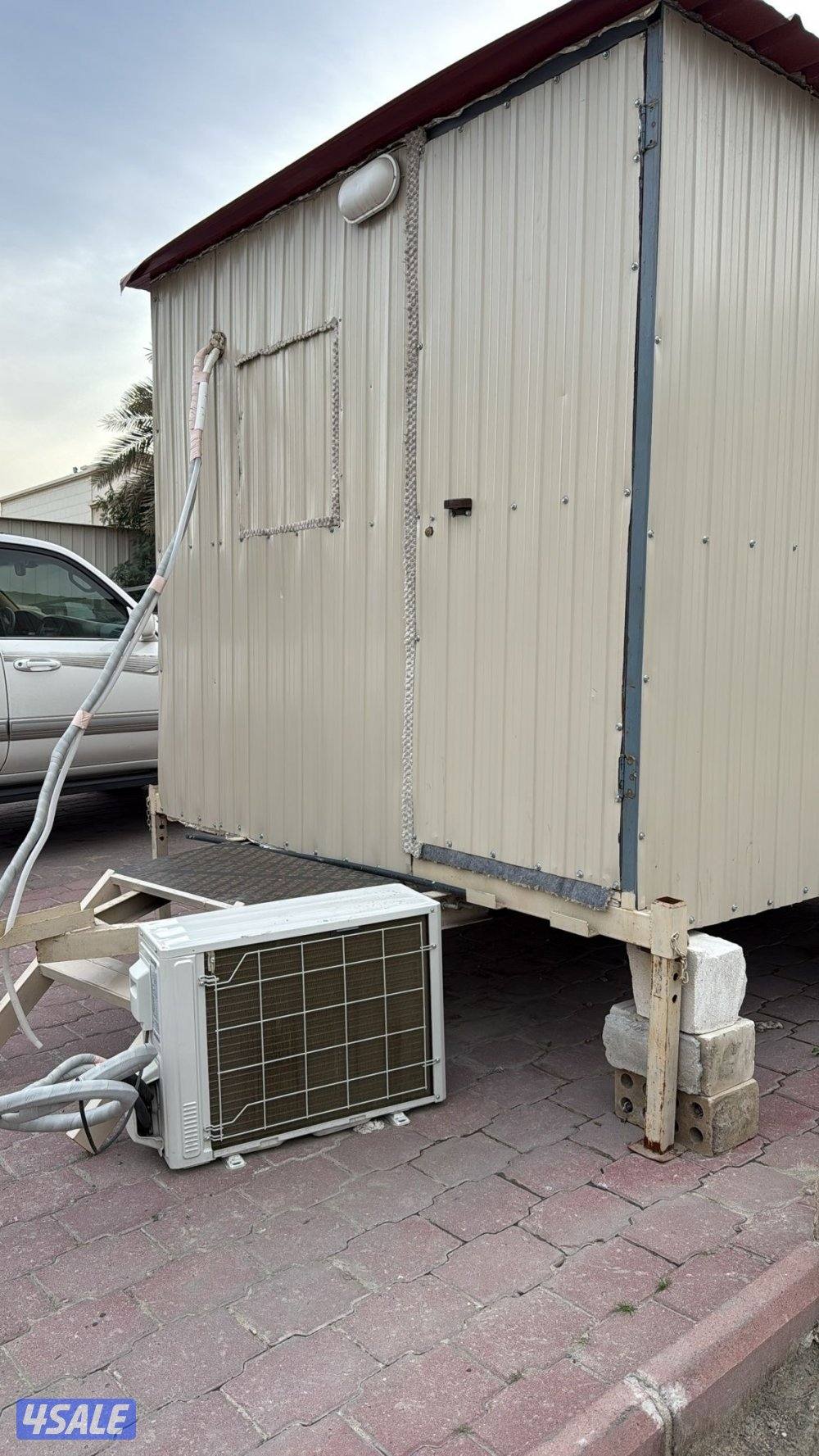 كبره غرفة نوم وحمام ومكيف جديد والغرفه جديده0