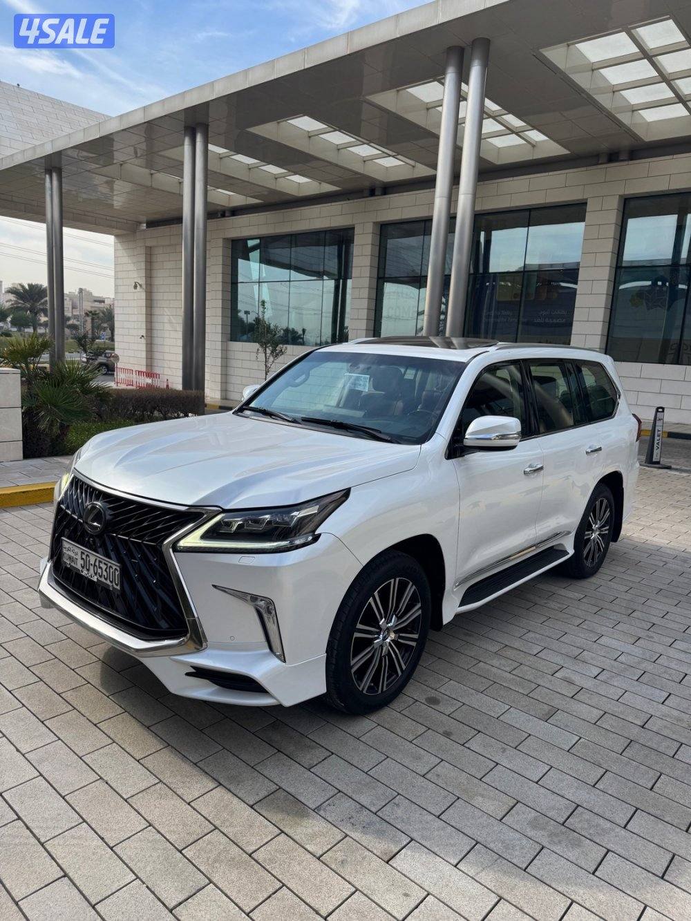 لكزسLX570 الدرجه الاولى صبغ الوكاله بحاله ممتازه.0