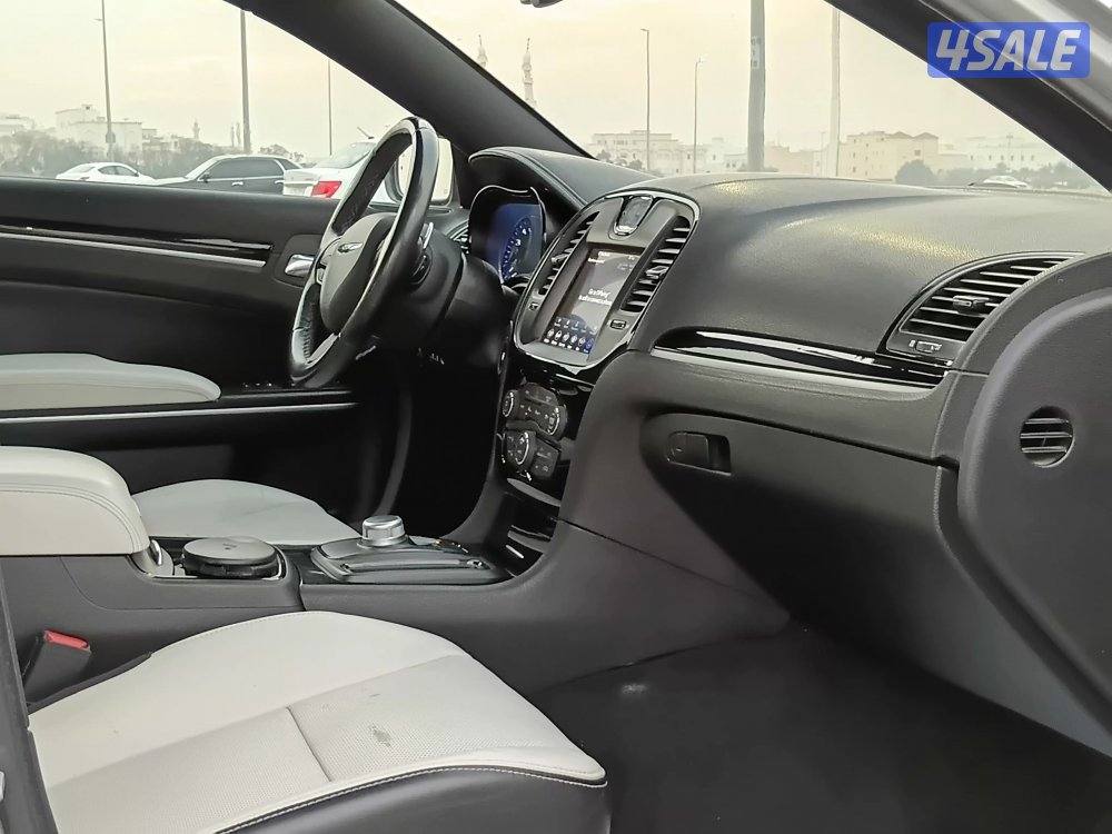 كرايزلر 300S موديل 2021 ماشي 134 الف صبغ الوكالة ماعدا قطعتين وجزء11
