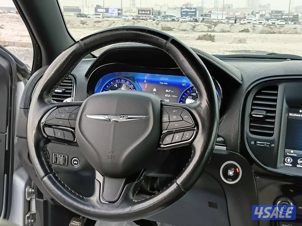 كرايزلر 300S موديل 2021 ماشي 134 الف صبغ الوكالة ماعدا قطعتين وجزء12
