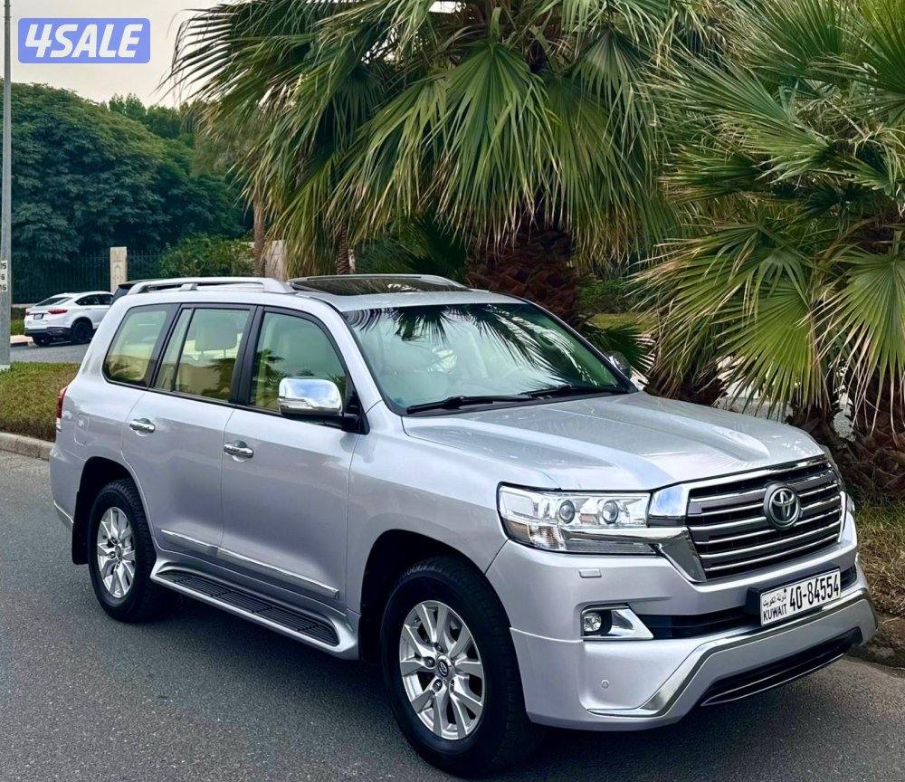 2017 كامل المواصفات ماشي 220 الف صبغ الوكاله وارد الساير 8 سلندر جلد0