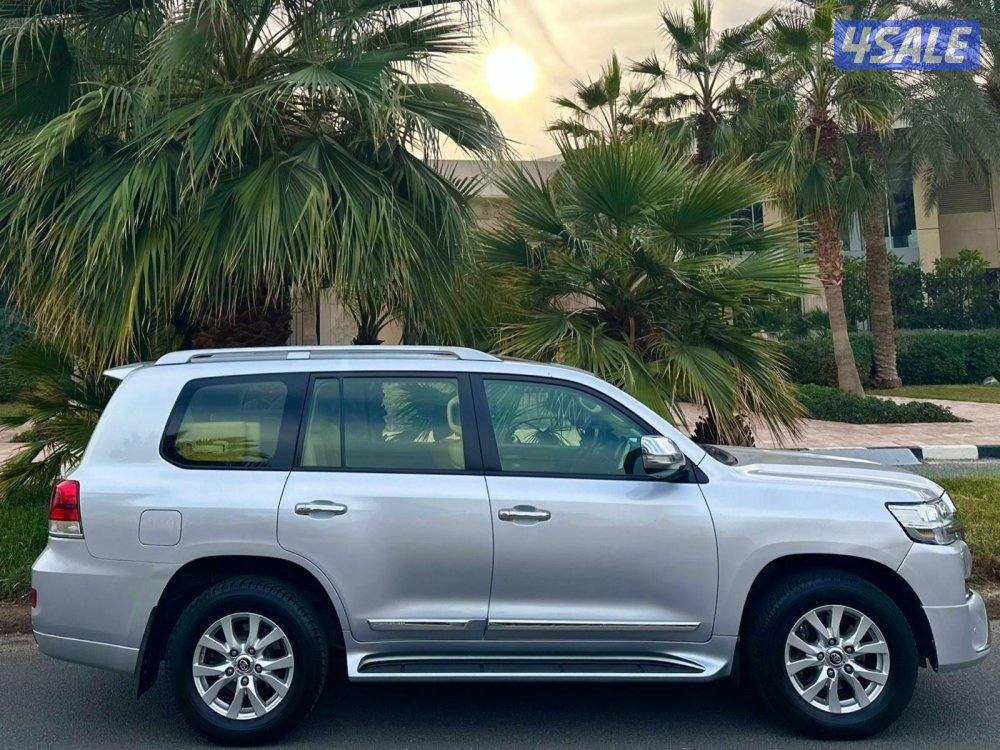 2017 كامل المواصفات ماشي 220 الف صبغ الوكاله وارد الساير 8 سلندر جلد1