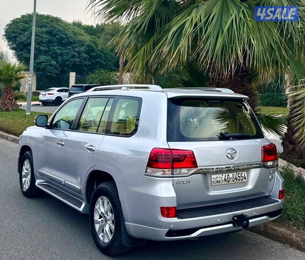 2017 كامل المواصفات ماشي 220 الف صبغ الوكاله وارد الساير 8 سلندر جلد5