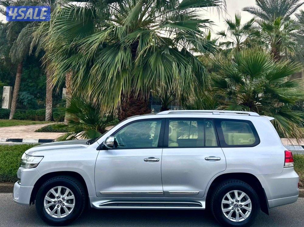 2017 كامل المواصفات ماشي 220 الف صبغ الوكاله وارد الساير 8 سلندر جلد4