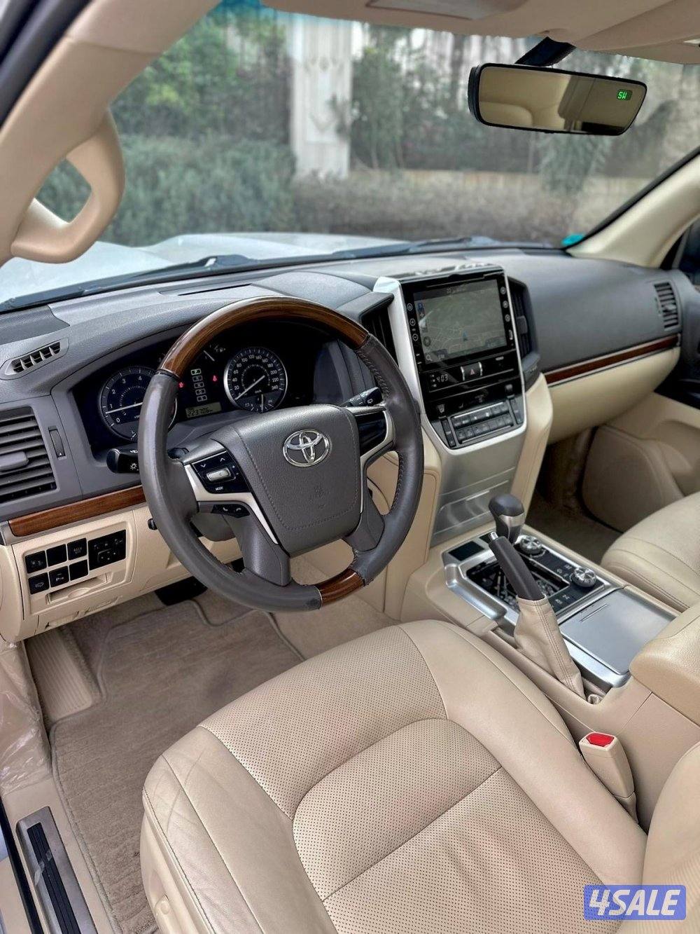 2017 كامل المواصفات ماشي 220 الف صبغ الوكاله وارد الساير 8 سلندر جلد8