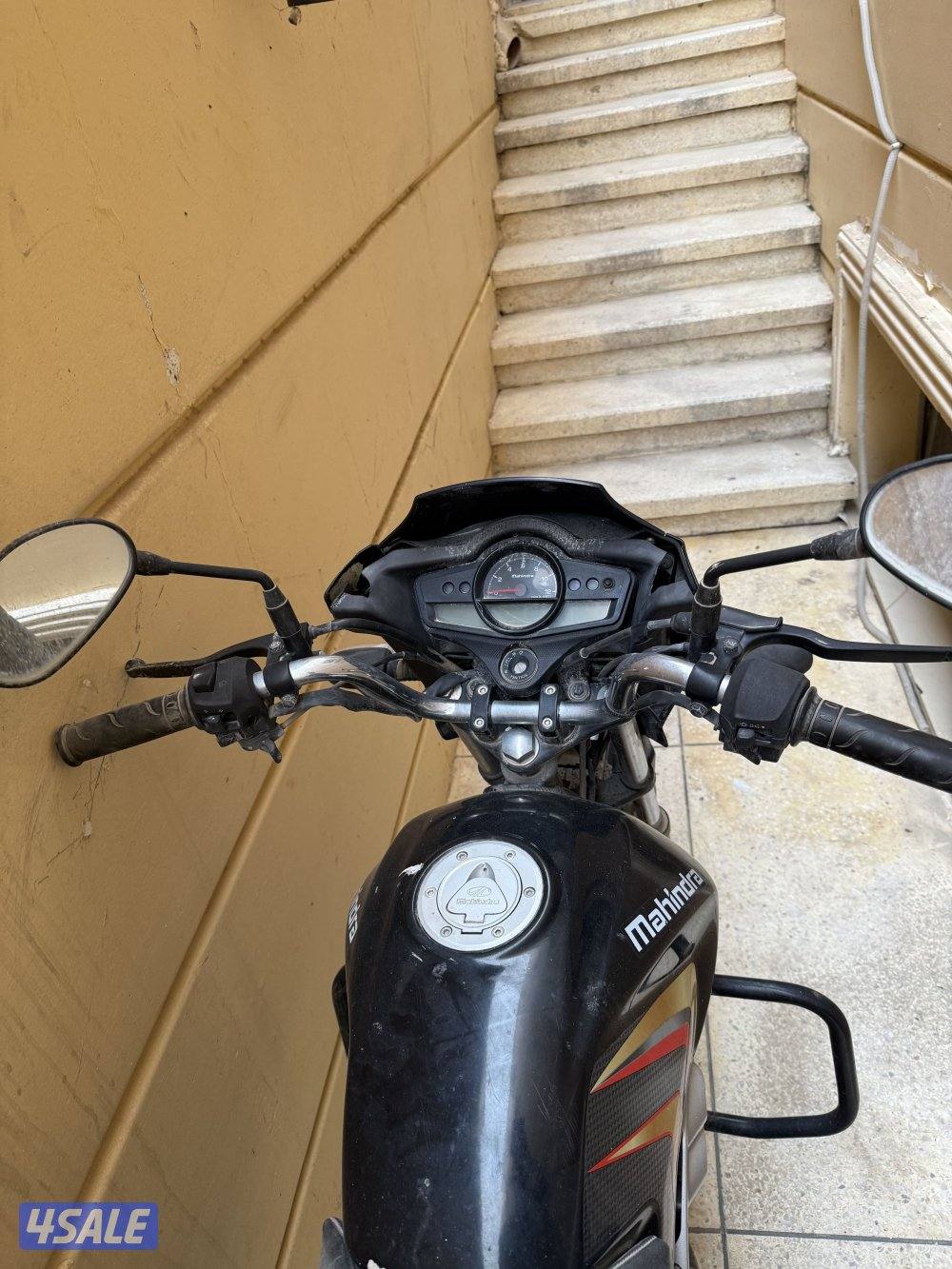 ثلاث دراجات نارية Mahindra Arro و Mahindra Centuro NXT و TVS Star0