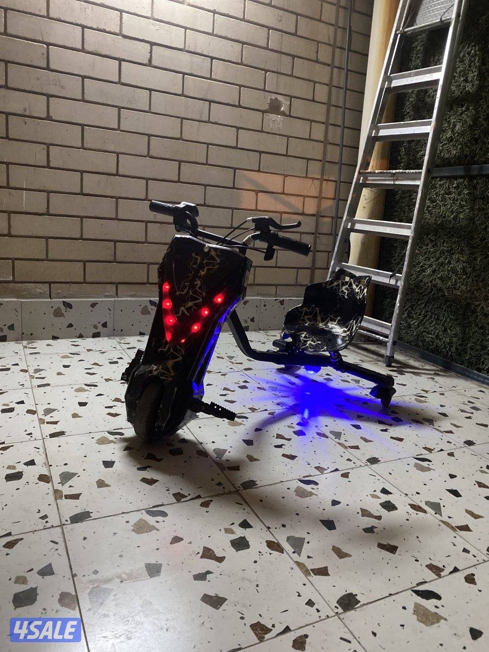 مستعمل بس مافيه شي و نضيف و معه مفتاحه1