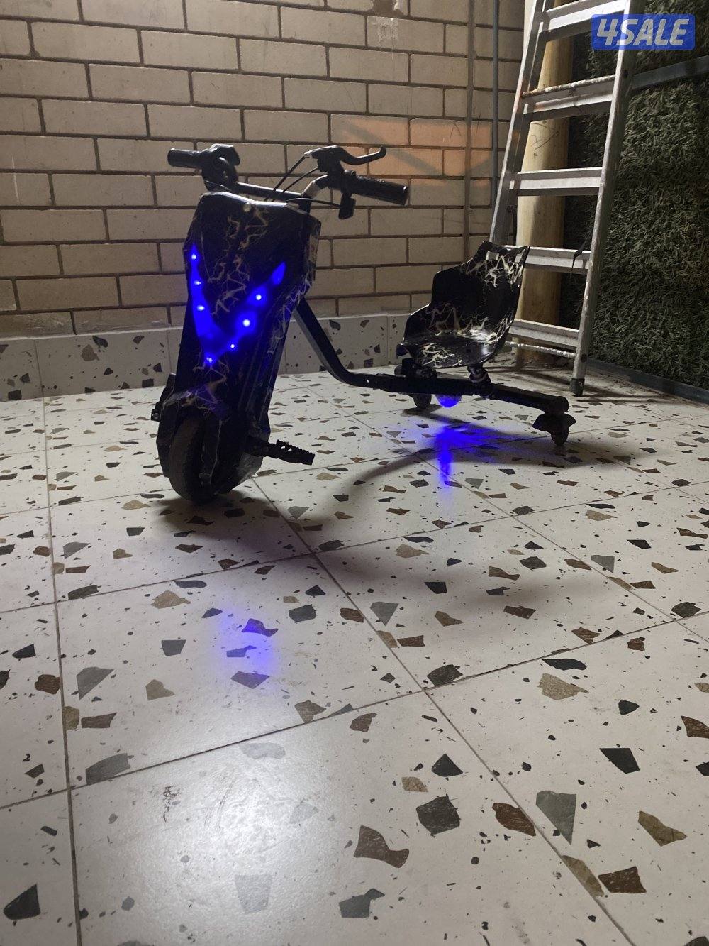 مستعمل بس مافيه شي و نضيف و معه مفتاحه4