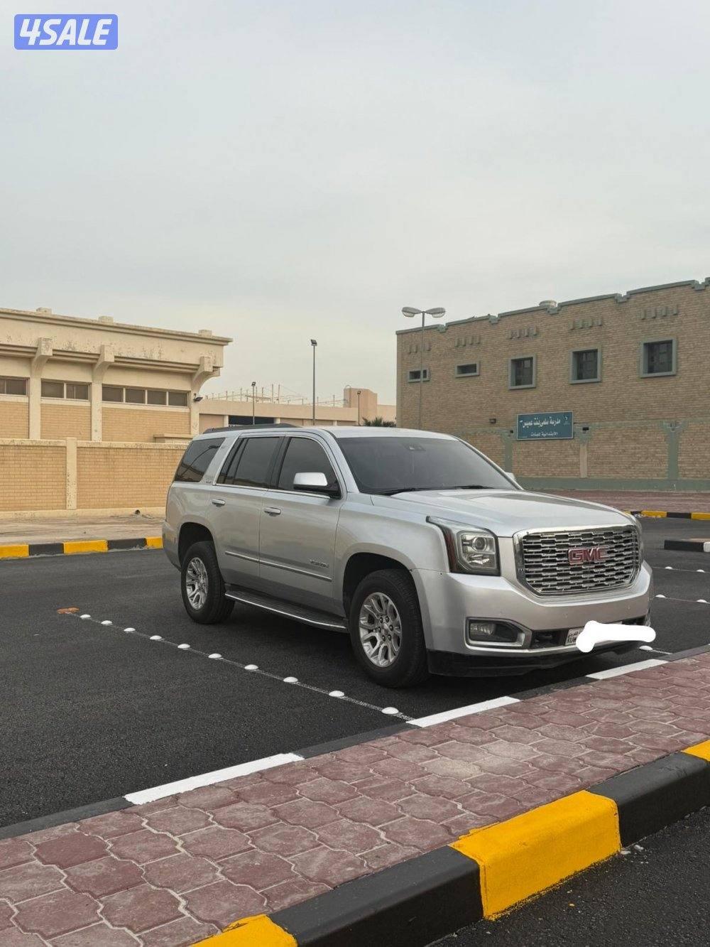 للبيع يوكن 2017 sleشرط الفحص قير ماكينه وشاصي البدي اصباغ متفرغه نظييف0