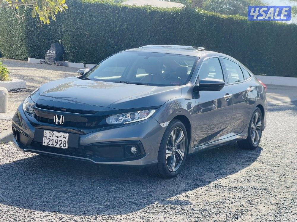 للبيع هوندا سيفك  مخزنه موديل 2020 لون سيلفر فل ابشن اعلى درجه1