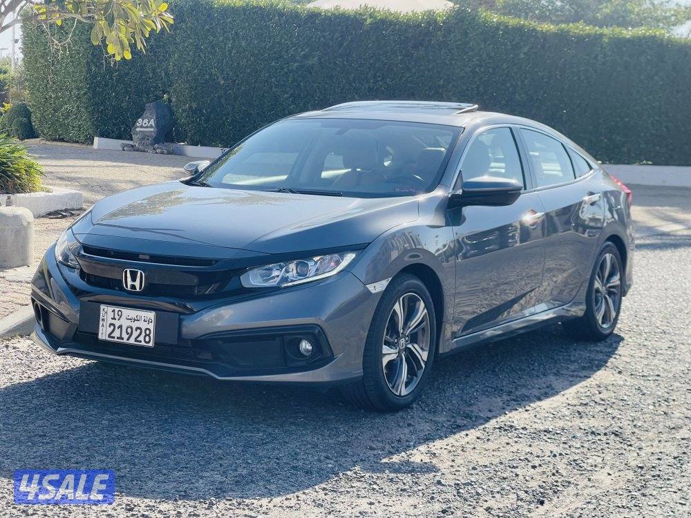 للبيع هوندا سيفك  مخزنه موديل 2020 لون سيلفر فل ابشن اعلى درجه3