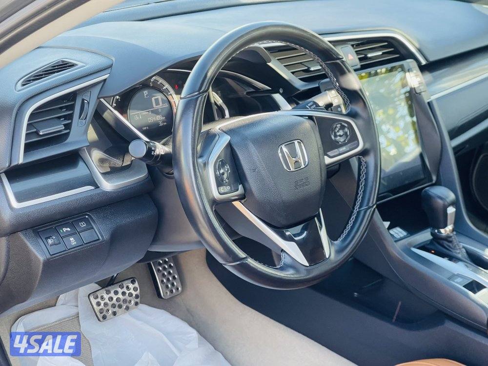 للبيع هوندا سيفك  مخزنه موديل 2020 لون سيلفر فل ابشن اعلى درجه9