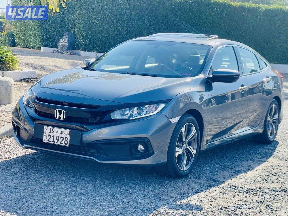 للبيع هوندا سيفك  مخزنه موديل 2020 لون سيلفر فل ابشن اعلى درجه13