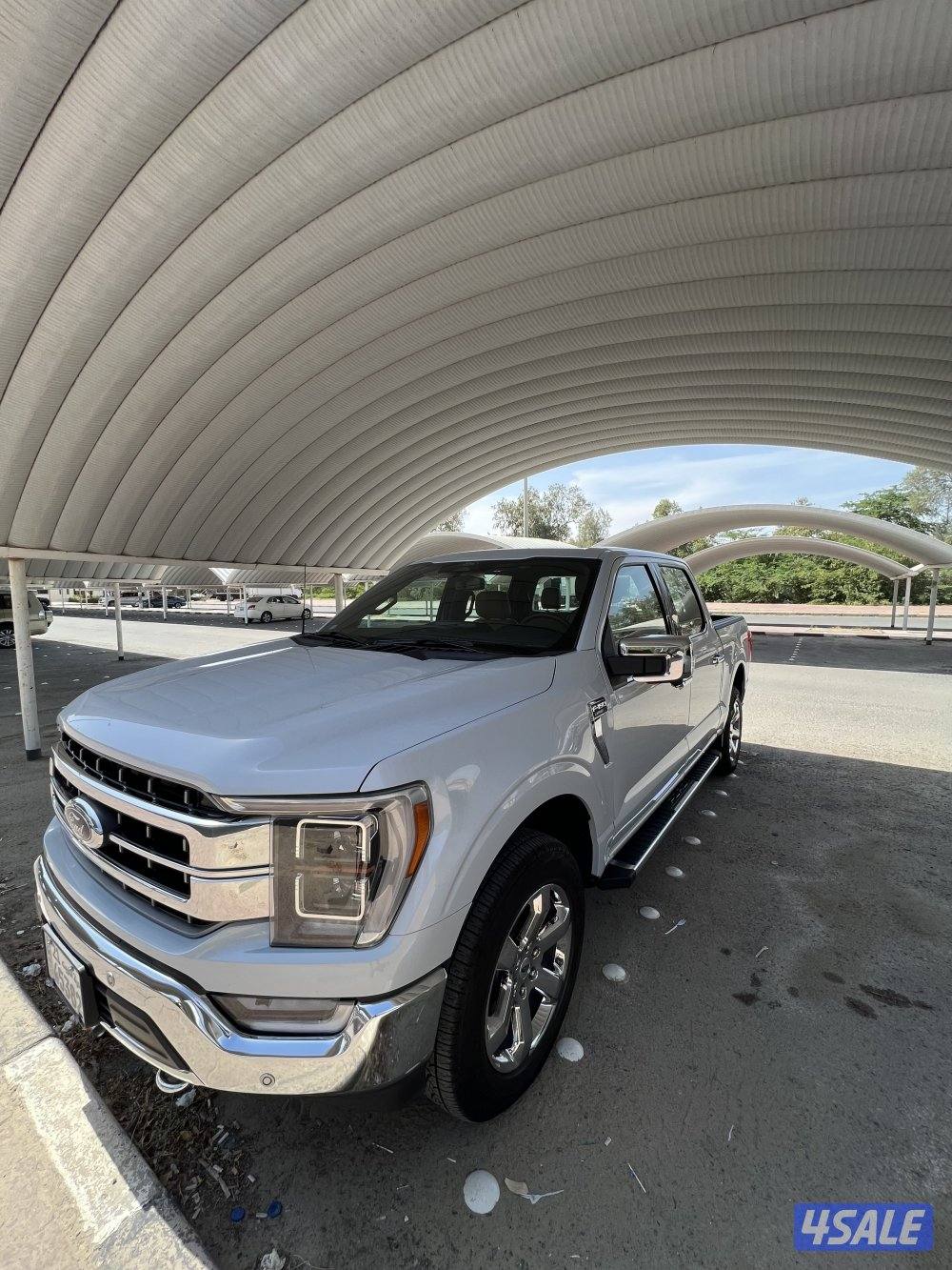 وانيت Ford F-150 Lariat0