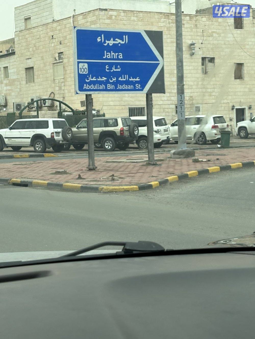 مطلوب مكتب او محل مساحة 100 متر شرط مجمع تجاري عشان الترخيص0