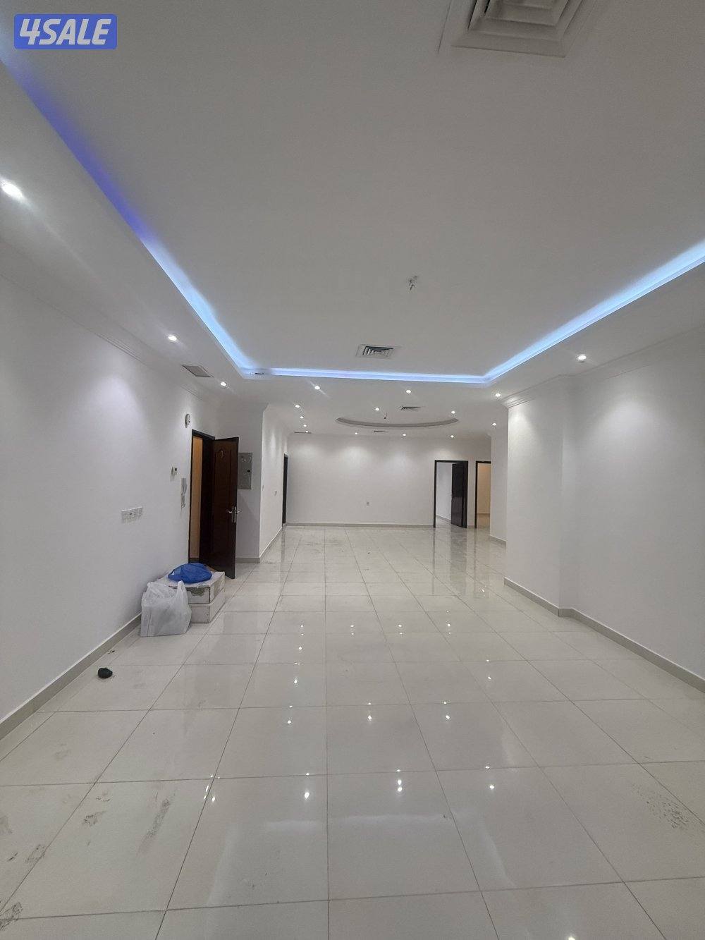 للإيجار شقة ارضية نظيفة بالعمرية ق5 اربع غرف نوم مطله علي حديقة0