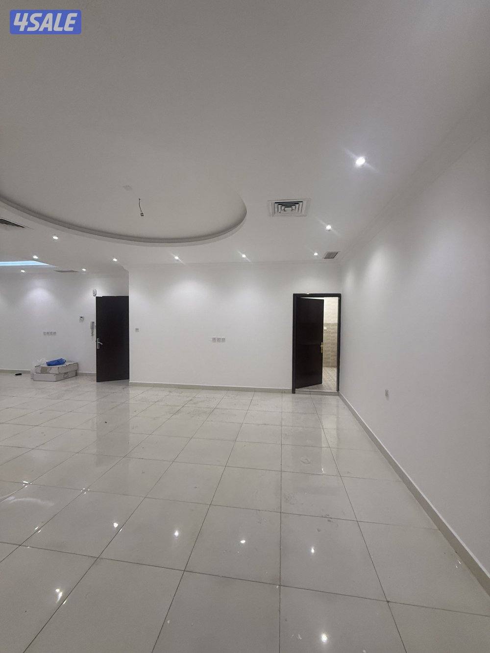 للإيجار شقة ارضية نظيفة بالعمرية ق5 اربع غرف نوم مطله علي حديقة1