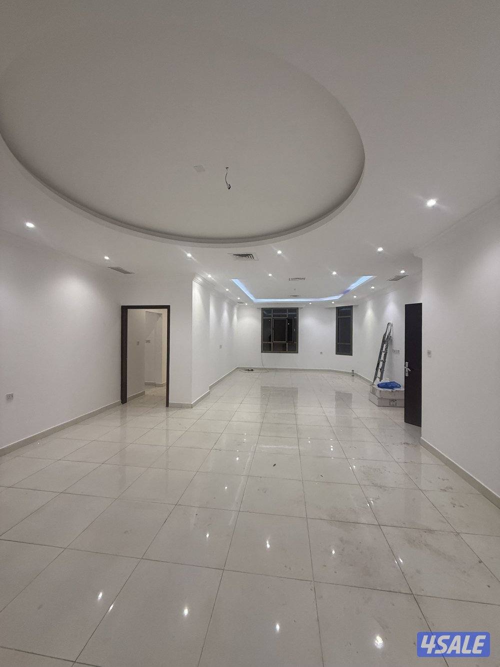 للإيجار شقة ارضية نظيفة بالعمرية ق5 اربع غرف نوم مطله علي حديقة2