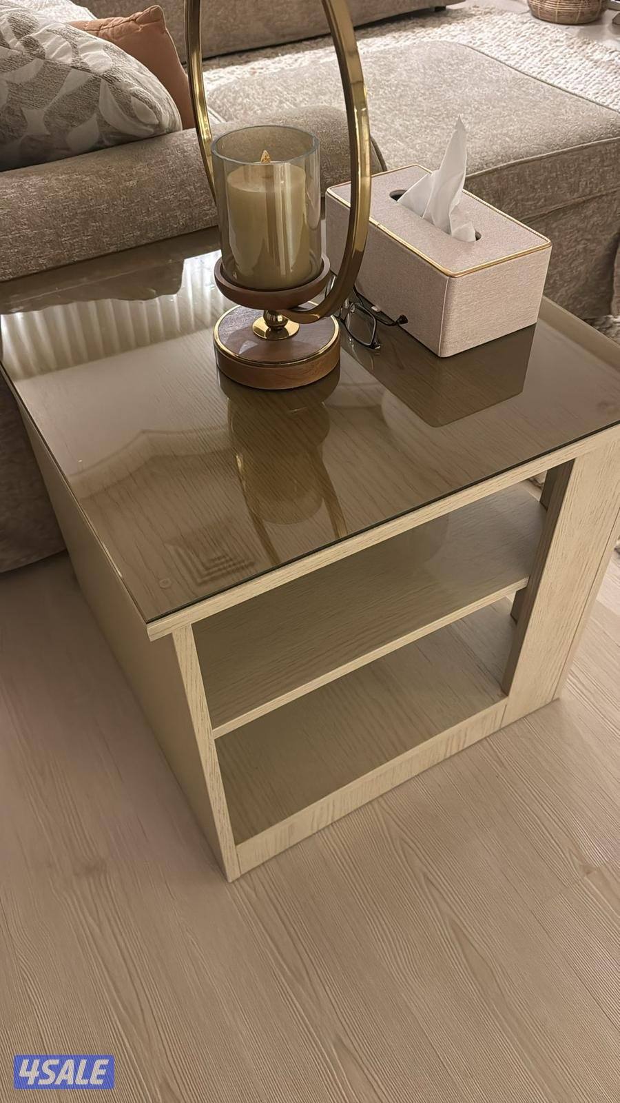 كنبة من ايكيا سعر الشراء ٥٠٠ سعر البيع ١٧٠ +طاولة تلفزيون٤٠+طاوله ٢٥0