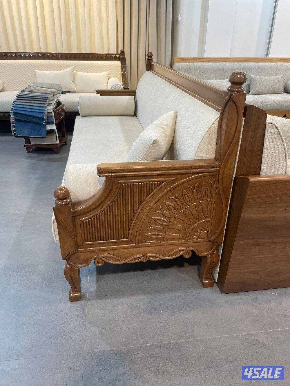 الضجيج مجمع غالرليا بوابة٢او٥محل رقم ١٤بجوار بوخمسين للسجاد0