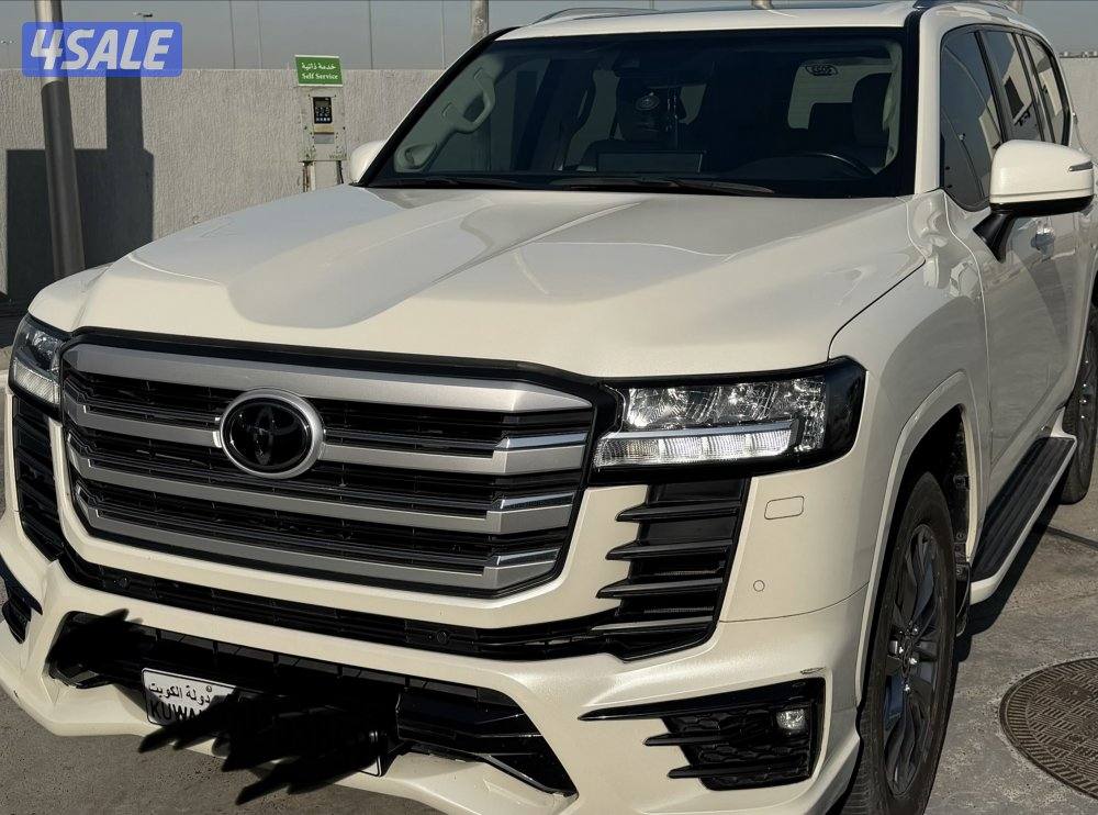 للبيع لاند كروزر GXR ايرو اس توين تيربو 2022 ابيض0