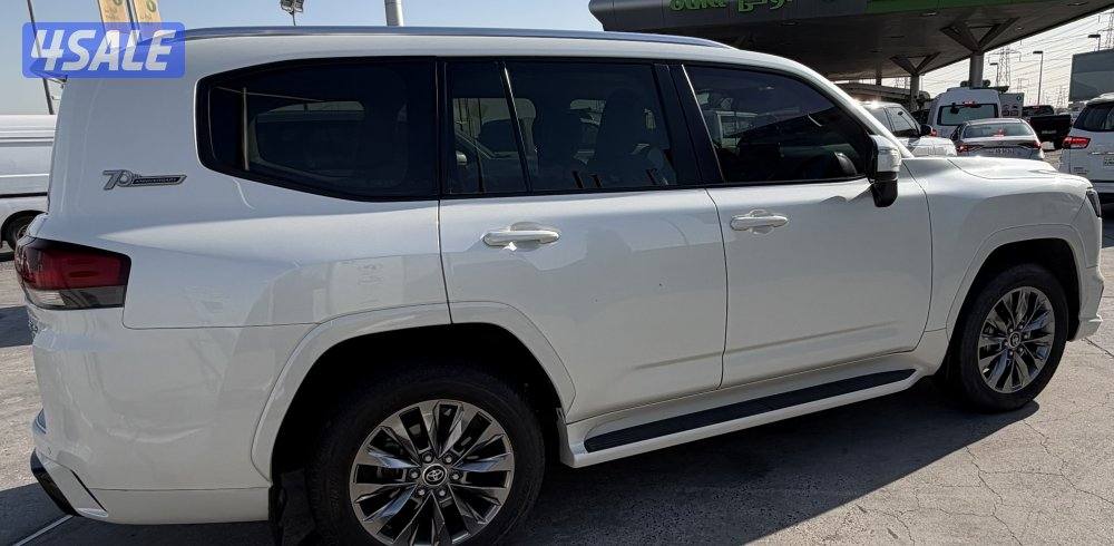 للبيع لاند كروزر GXR ايرو اس توين تيربو 2022 ابيض3