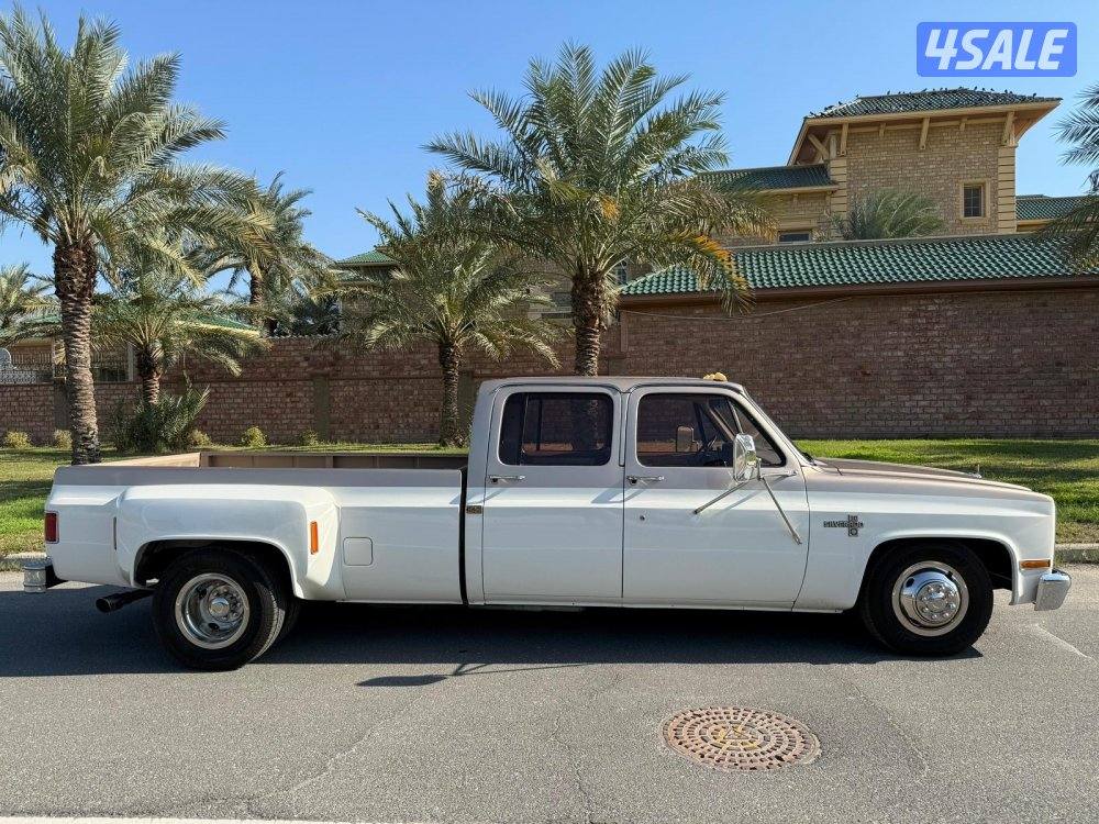 وانيت شيفروليه سيلفرادو دبل تاير قمارتين موديل 1985 وارد وكالة الكويت1