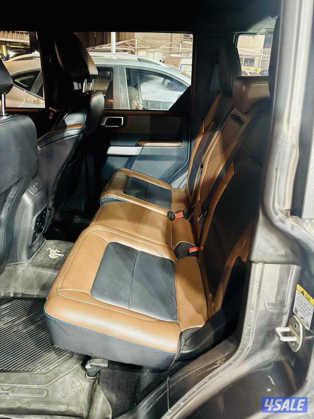 فورد برونكو  اوتر بانك 6 سلندر صبغ الوكاله ما عدا قطعه ماشي 110 الف4