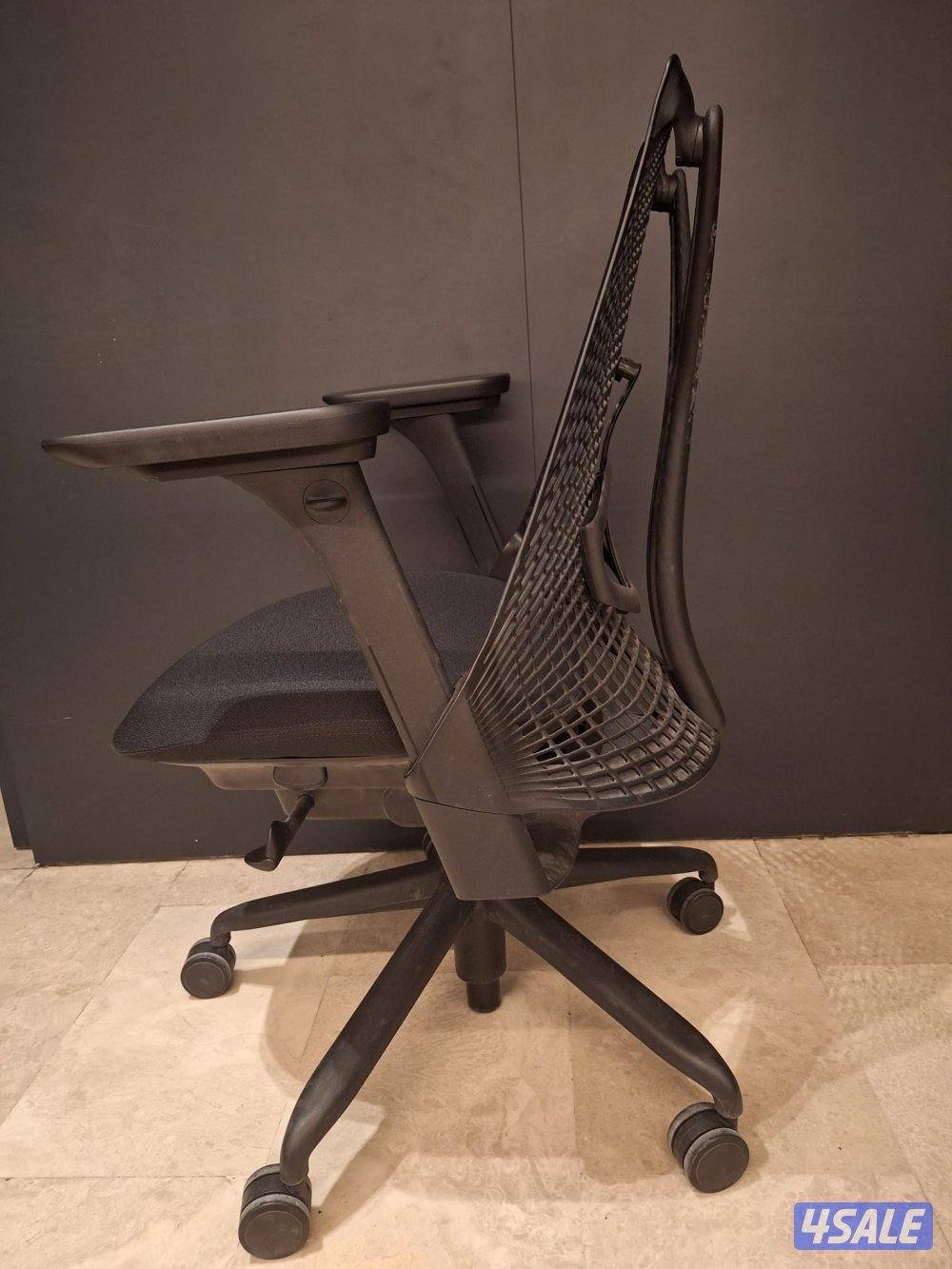 للبيع كراسي مكتب مستعملة بحالة ممتازة - هيرمان ميلر1
