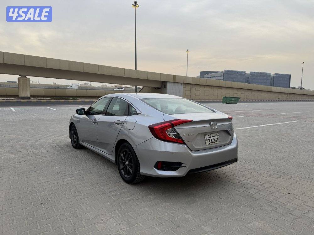 للبيع هوندا سيفيك 32 الف فقط3