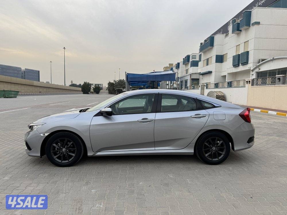 للبيع هوندا سيفيك 32 الف فقط5